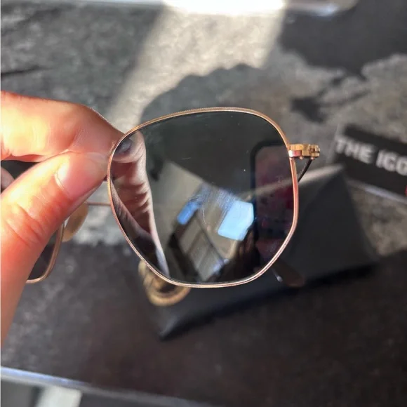 Ray-Ban Gold Frame Sunglasses with Dark Lenses - Picture 2 of 4